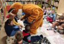 Grupės ,,Pelėdžiukai“ vaikai lankėsi Pakruojo Juozo Paukštelio viešosios bibliotekos vaikų ir jaunimo erdvėje